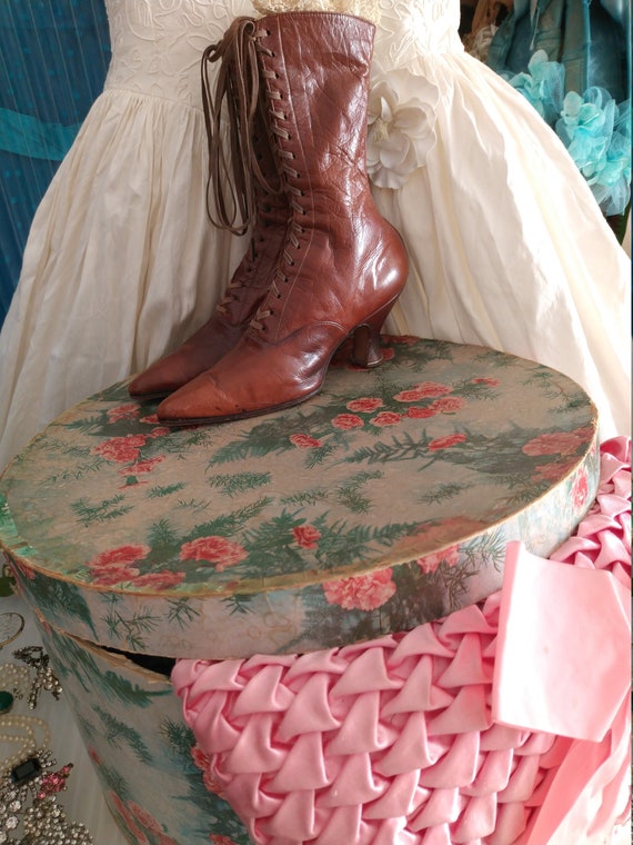 Antique Noble Victorian Women's Boots Lace-Up Boots Around 1890 Brown Leather Shoes Victorian from France Brocante Old Leather Brown