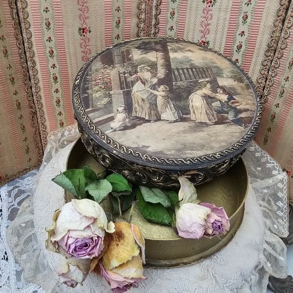 So zauberhaft Brocante Antike runde dekorative Schachtel aus Paris Bild Frankreich kleine Box Metall Ornamente Gold Garten Rosen Familie