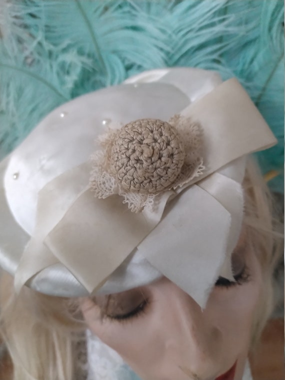 Shabby and Brocante Charm: Vintage Floral Hat Cag… - image 5