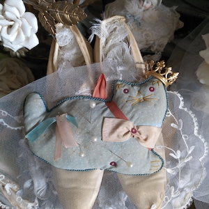 Romantic old nostalgic antique pincushion cat blue from France around 1900 shabby chic brocante boudoir vintage sewing