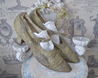 Antique circa 1920 Mary Jane women&#39;s pumps brand Frederick Gorringe L.T.D. London Buckingham Palace Road Gr. 7 gold lamé evening shoes