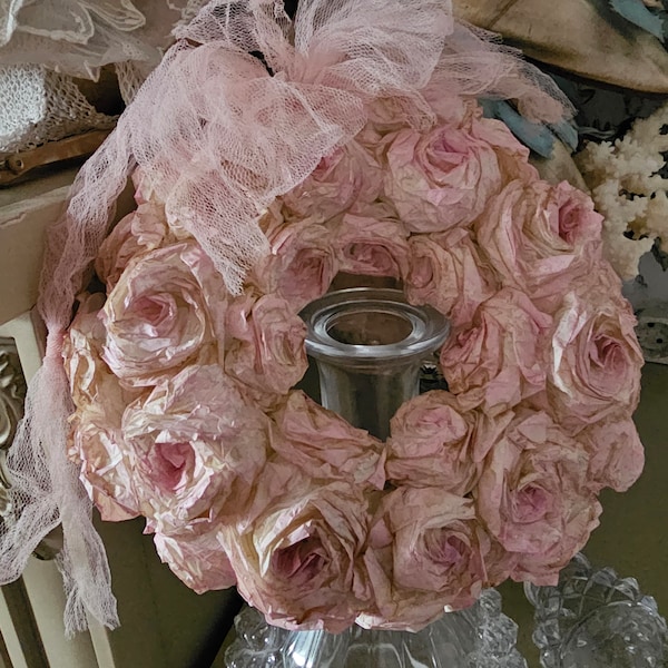 Verträumte gewachste Rosen romantischer üppiger Kranz Dekoration Rosa Tüll Vintage Brocante shabby chic handgemacht Wandkranz Türkranz