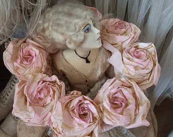 Roses en papier pastel ciré de rêve couronne romantique Rose Français tulle vintage brocante shabby chic couronne murale faite à la main couronne de porte