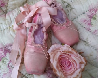 Vintage Ombre Pink Satin Silk Ballet Shoes Rose Pointe Shoes Shabby Chic Faded Ballet Boudoir Authentic Shoes Tulle Ribbons