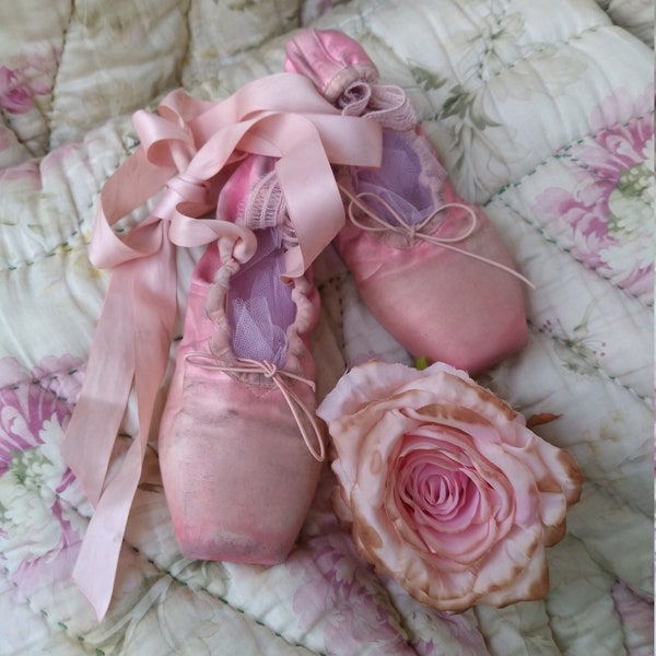 Ancien Ombre Rose Satin Soie Ballet Chaussures Pointe Chaussures Pointe Rose Danse Shabby Chic Faded Ballet Boudoir Authentique Chaussures Tulle Rubans