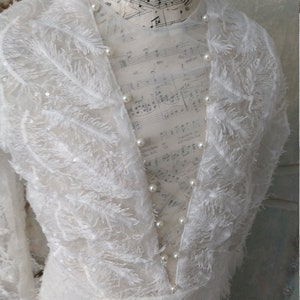 Vintage lace wedding dress cream white champagne feathers 3/4 sleeve pearls tulle France brocante shabby chic wedding 50s 60s Gr.S