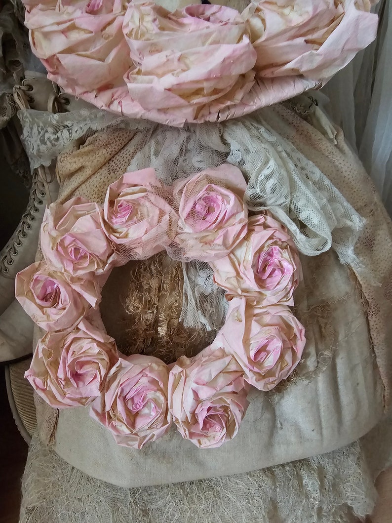 Roses en papier pastel ciré de rêve couronne romantique Rose Français tulle vintage brocante shabby chic couronne murale faite à la main couronne de porte image 5