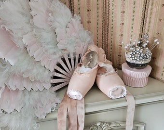 Vintage Satin Ballettschuhe Spitzenschuhe zertanzt Shabby Chic faded Rosa Apricot Ballett Boudoir  Shoes Gr. 3 1/2 Staatsballett Theater