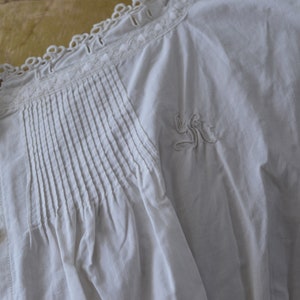 Ladies white camisole blouse with lace and embroidery & Monogram G.M. Paris image 6