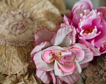 So charmingly vintage! Romantic decoration set shabby chic brocante rose peony lace cloth magical blossom french pink purple violet