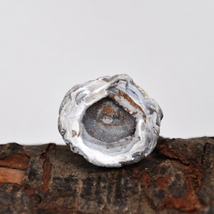 Geode Agate - Gratitude Stone Lucky Geode Spirituality Lucky Charm Protection Stone Crystal - Heart Goddess