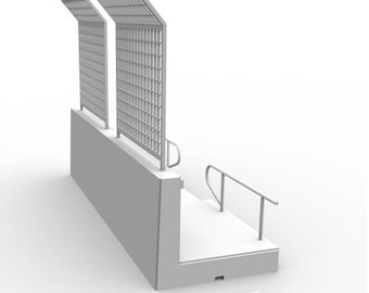Może przedstawiać: Szary model architektoniczny przedstawiający fragment ściany z dwoma kątowymi panelami w kształcie kraty. Widoczna jest również mała platforma z barierką i odłączony element. Projekt jest minimalistyczny i nowoczesny.