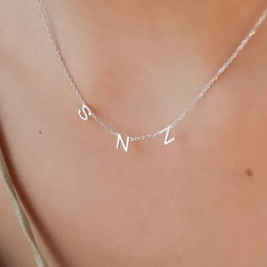 Colar de letras personalizadas, colar de letras minúsculas, colar de duas letras, colar de letras iniciais, colar de três letras, presente para ela