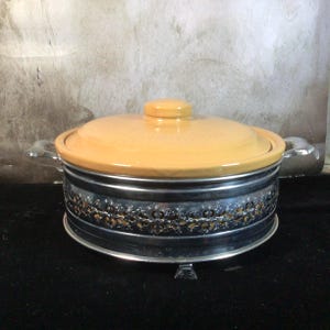 vintage USA Stoneware Pottery casserole dish, serving dish, Dutch oven