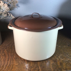 Vintage white and black Enamelware stockpot, stockpot, pots