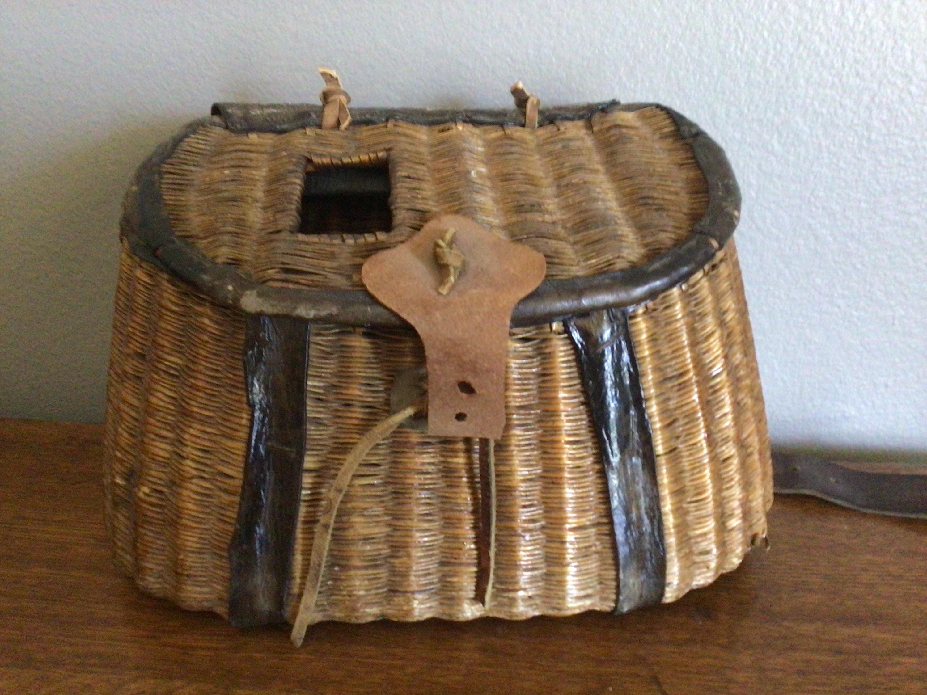Panier De Pêche Ancien En Osier – Hauteur 24 Cm