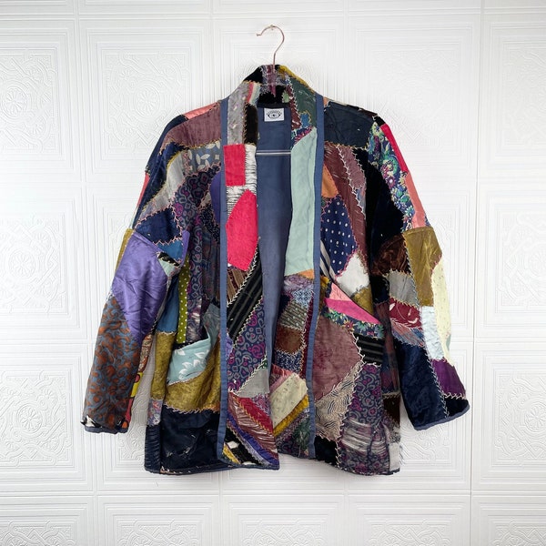 Cappotto trapuntato con tasche grandi / S-M / Giacca trapuntata patchwork vintage / Giacca realizzata con vecchia trapunta / Crazy Scratch vittoriano / Oscilatey