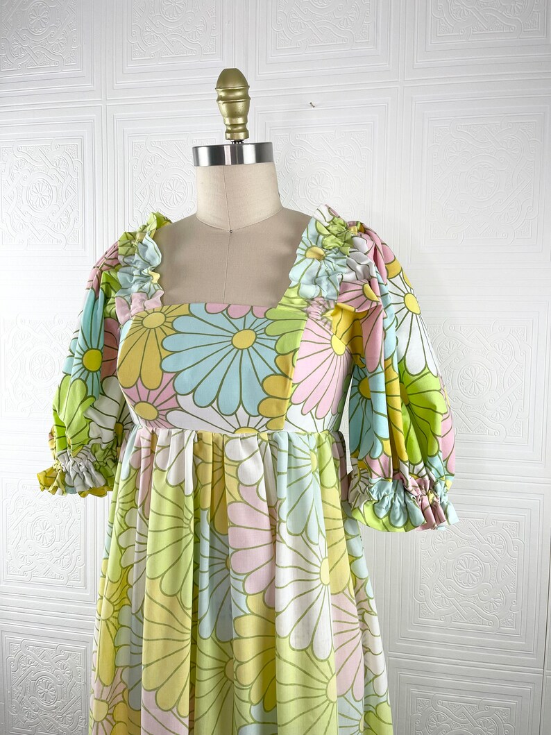 Upcycled Puff Sleeve Dress / Dress made from vintage sheets / Ruffle Sleeve Peasant Dress / Funky Florals / Oscilatey image 9
