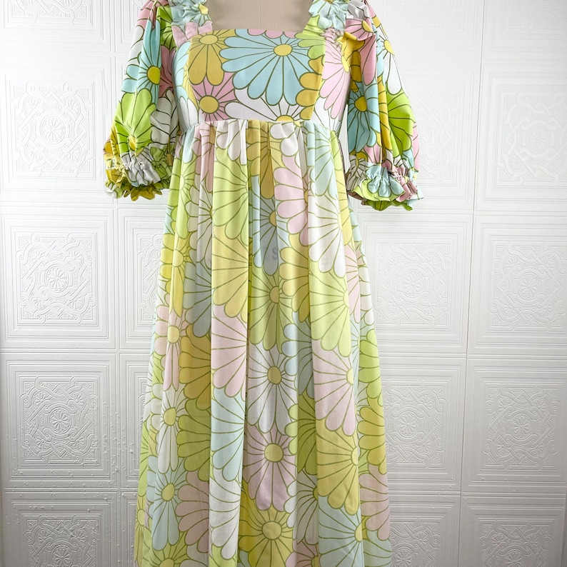 Upcycled Puff Sleeve Dress / Dress made from vintage sheets / Ruffle Sleeve Peasant Dress / Funky Florals / Oscilatey image 5