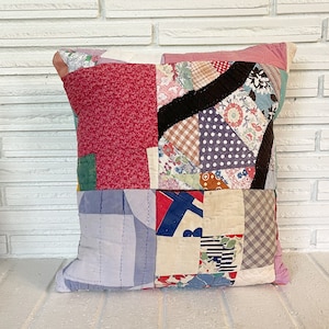 Patchwork Quilt Throw Pillow / 18”x18” / Pillow made from old quilts / Americana / Vintage Quilt Pillow / Farmhouse Rustic / Oscilatey