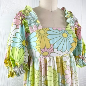 Upcycled Puff Sleeve Dress / Dress made from vintage sheets / Ruffle Sleeve Peasant Dress / Funky Florals / Oscilatey image 4