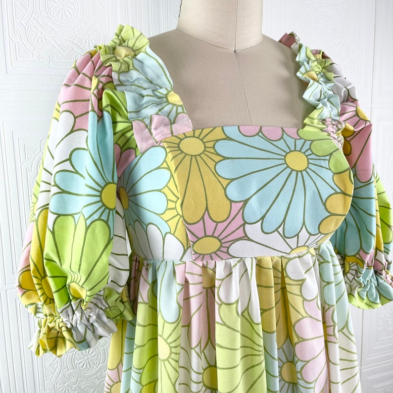 Upcycled Puff Sleeve Dress / Dress made from vintage sheets / Ruffle Sleeve Peasant Dress / Funky Florals / Oscilatey image 4