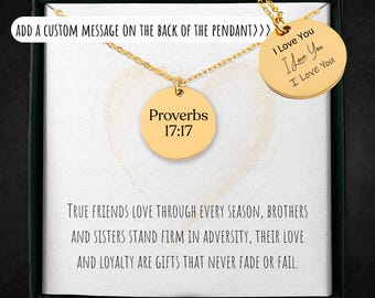 Przysłowia 17:17 Naszyjnik przyjaźni | Biżuteria z wersetami biblijnymi dla najlepszego przyjaciela | Spersonalizowany grawerowany prezent z wersetem biblijnym
