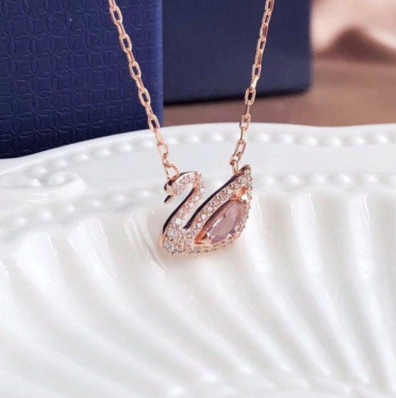 Jewelry for Girlfriend's Birthday at Different Stages | LoveToKnow