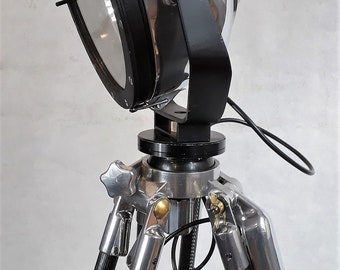 Lampa LALA na trójnogu, tripod lampe
