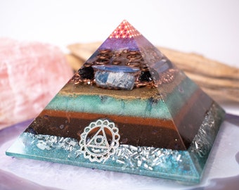 Fluorite Orgone Pyramid - Amethyst / Organite Pyramid / EMF Protection // Manifestation