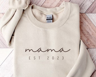 Aangepaste Mama Est 2023 Sweatshirt en Hoodie, Aangepaste Datum Sweatshirt, Moederdag, Cadeau voor moeder, Mama Sweatshirt, Zwangerschap Aankondiging Zand