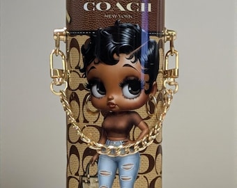 Vaso de 20 oz color marrón inspirado en el bolso de Betty Boop con cadena personalizable.