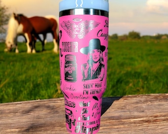 Copo térmico de 1,18 litro (40 oz) com gravação a laser da Lainey Wilson e lista de músicas country.