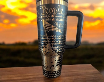 Laser gravierte Vintage Flagge Tumbler | 40 Unzen beunruhigt Patrit Design
