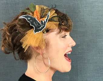 Beckoning Bat Woodland Halloween Fall Fascinator in Gold and Black with Glitter Leaves, Tulle, Branches, and Bird Charm Cottagecore Witchy