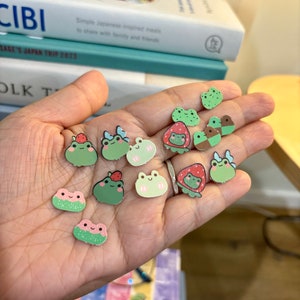 Tiny Frog Stickers Assorted, Mini Frog Stickers Cute Small Stickers Tiny Waterproof Waterbottle Stickers for Phone Case Stickers
