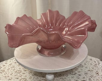 Large Ruffled Fenton Syle Pink Glass Handblown Centerpiece Bowl 11” Wide