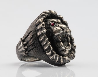 Flame Leon Herren Silberring, Einzigartiger Lion Design Ring, Ruby Eyes Animal Jewelry 925 Silber von Manuarius