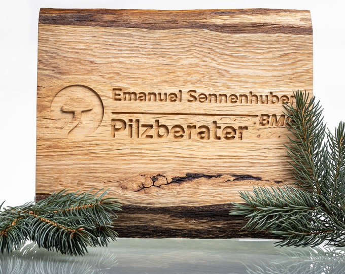 Nameplate front door made of solid oak wood with your own engraving in various sizes, door sign wood, personalized wooden sign with bark