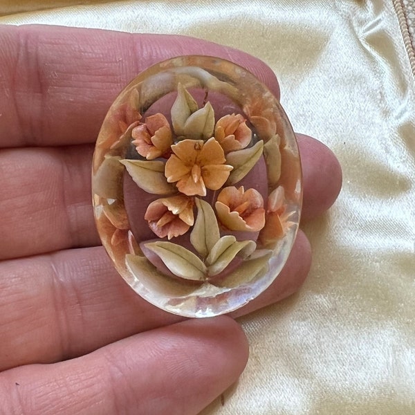 Vintage 1940s reverse carved lucite brooch sweetheart flower floral orange oval