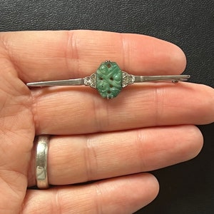 Beautiful art deco silver paste and glass jade bar brooch carved pin faux jade 1930s carved pin jewellery