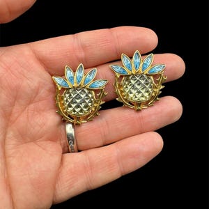 Fabelhafte Vintage signierte Designer YSL y es Saint Laurent Ohrringe Obst figurale Blume Ohrclips High End Designer Vintage Ohrringe