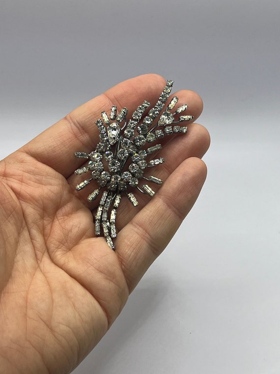 Beautiful vintage sparkling rhinestone brooch 195… - image 4