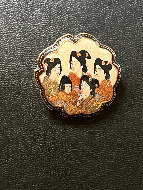 Antique meiji period ? Satsuma brooch 5 geishas ma