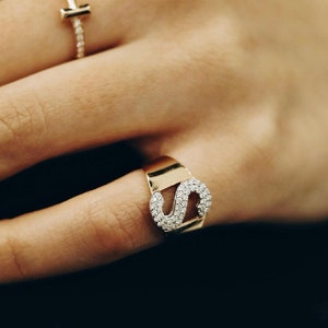Bague diamant lettre / bague diamant initiale / bague petit doigt diamant / bague initiale personnalisée / bague diamant personnalisée / bague initiale délicate