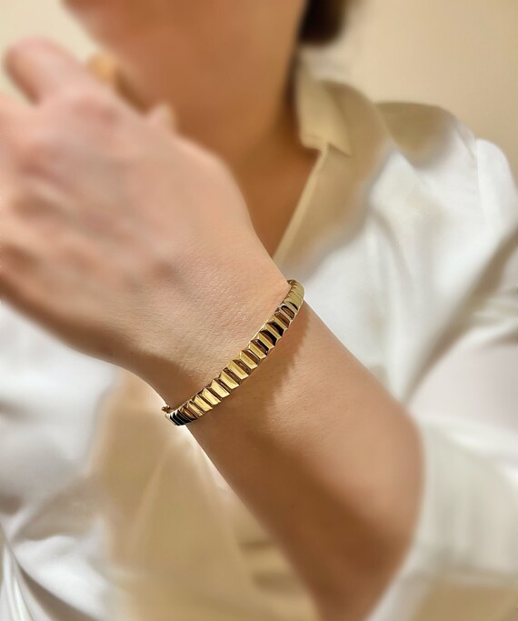 14K Yellow Gold Zig Zag Bangle: Solid Gold Bracelet - Etsy display picture 3
