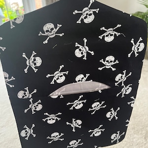 Peg bag with hanger | 100% cotton | Handmade in Uk | Washable | Laundry | Wash Days | Laundry | Spring cleaning Handmade in UK|Fully lined skull and crossbones