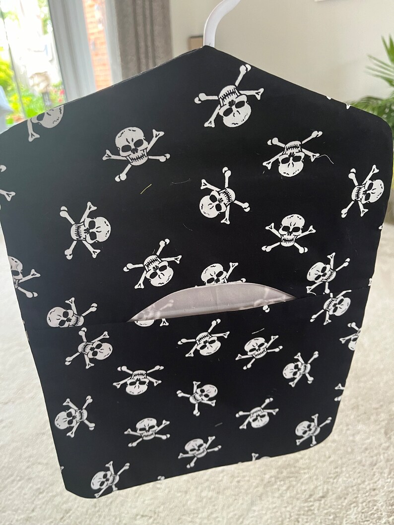 Peg bag with hanger | 100% cotton | Handmade in Uk | Washable | Laundry | Wash Days | Laundry | Spring cleaning Handmade in UK|Fully lined skull and crossbones