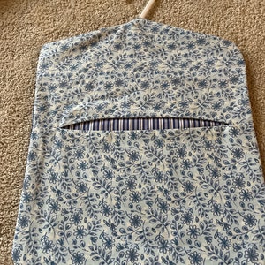 Peg bag with hanger| 100% cotton | Handmade in Uk | Washable | Laundry | Wash Days | Laundry | Spring cleaning| Fully lined | Handmade in UK Blue / striped