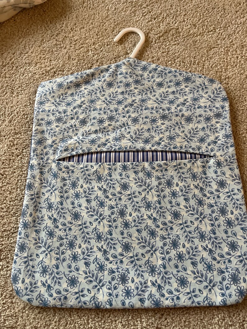 Peg bag with hanger| 100% cotton | Handmade in Uk | Washable | Laundry | Wash Days | Laundry | Spring cleaning| Fully lined | Handmade in UK Blue / striped